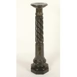 SÄULE, Serpentin, mit drehbarer Plinthe (Höhe 110 cm), leicht besch., ZÖBLITZ, um 1900