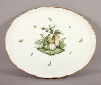 OVALE PLATTE, im Spiegel grün gemalte Watteauszene mit Insektendekor in Hausmalerei, Goldrand (