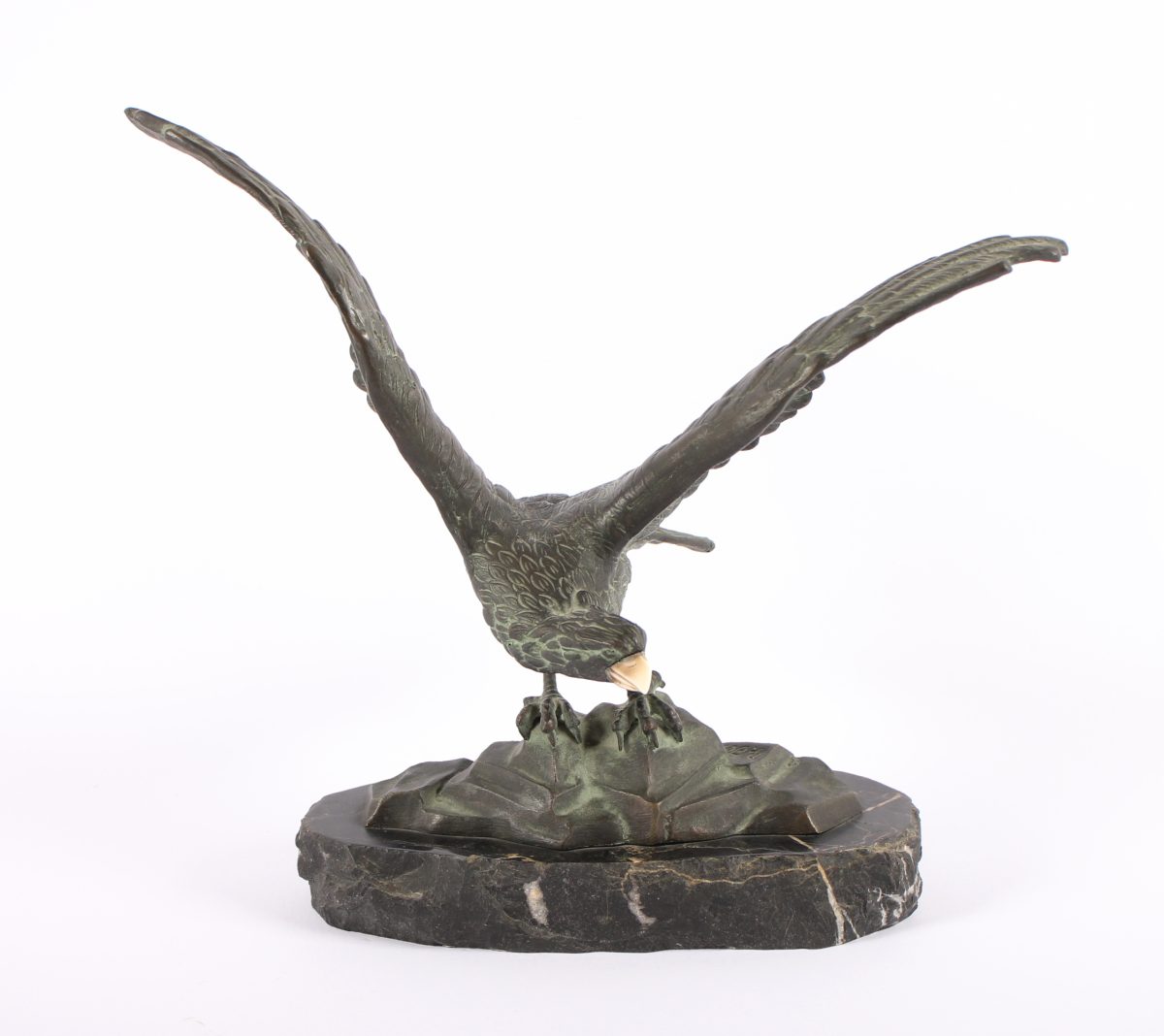 JENSEN, Peter Marius (Frederica *1883), "Adler", Bronze, Schnabel aus Bein, signiert, H 22, Dm 27