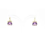 OHRHÄNGER, 585/ooo Roségold, besetzt mit je einem Amethysten von zusammen ca. 6,37 ct., D 1, 4,42g