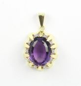 AMETHYSTANHÄNGER, 585/ooo Gelbgold, besetzt mit 10 Brillanten von zusammen ca. 0,20 ct., L mit