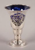 ART DECO-VASE, farbloses Glas, kobaltblau getönt, Pfauendekor in Silveroverlay, H 19, um 1930