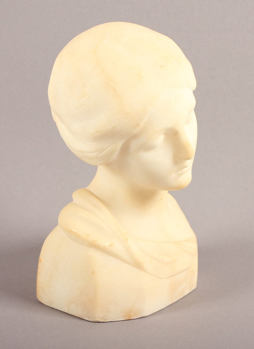 BÜSTE EINER JUNGEN FRAU, Alabaster, H 19, leicht best., ITALIEN, um 1870 - Image 2 of 4