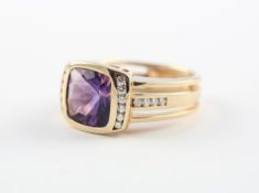 DAMENRING, 585/ooo Gelbgold, besetzt mit einem Amethyst von ca. 3,88 ct. und Brillanten von zusammen