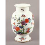 GROSSE VASE, polychrom gemalter Kakiemondekor, Goldrand, H 36, unterglasurblaue Augustus-Rex-