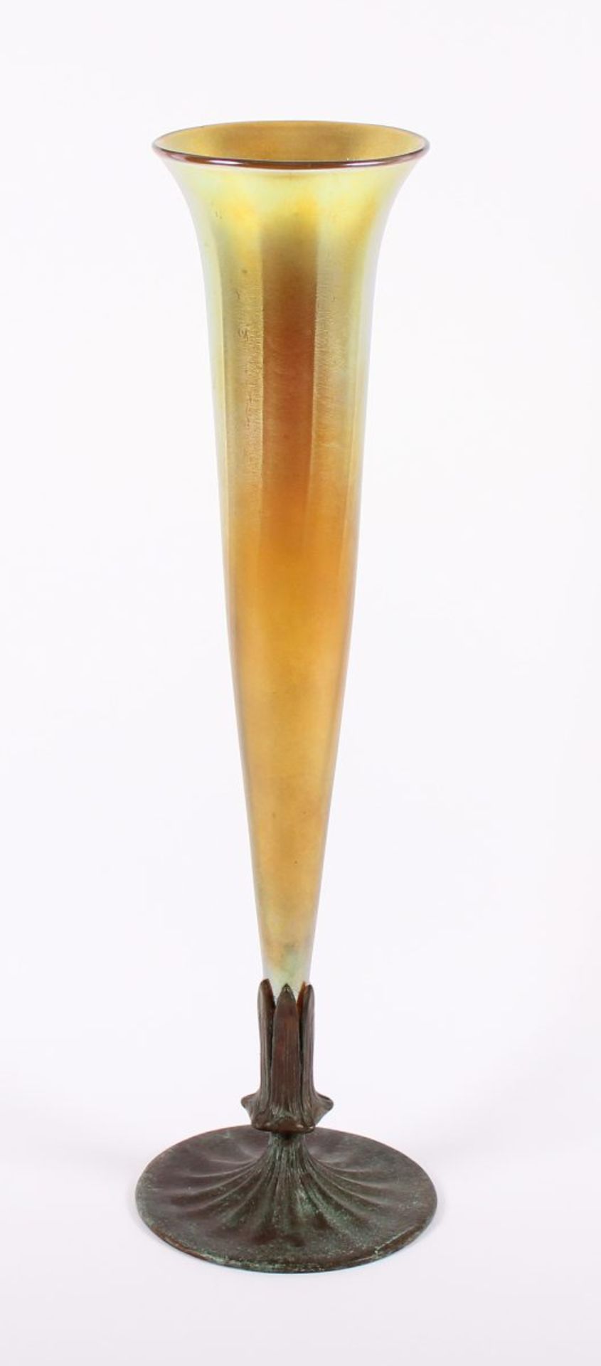 TROMPETENVASE, farbloses Glas, starker Lüster, Metallsockel, H 46,5, TIFFANY & CO., NEW YORK, um