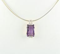 ANHÄNGER, 585/ooo Roségold, besetzt mit einem Amethyst von ca. 13,50 ct. und Brillanten von zusammen