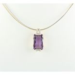 ANHÄNGER, 585/ooo Roségold, besetzt mit einem Amethyst von ca. 13,50 ct. und Brillanten von zusammen