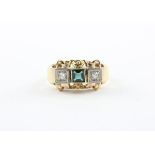 DAMENRING, 585/ooo Gelbgold, besetzt mit einem Turmalin und Diamanten von zusammen ca. 0,06 ct.,