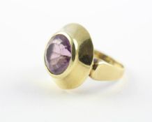 DAMENRING, 585/ooo Gelbgold, besetzt mit einem Amethyst, minst.berieben, RG 54, 6,3g