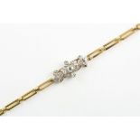 ARMBAND, 580/ooo Gelbgold und Silber, besetzt mit Altschliffdiamanten von zusammen ca. 0,8 ct., L