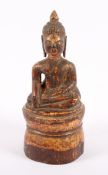 BUDDHA, Mamut, im Meditationssitz auf einem hohen, sanduhrförmigen Sockel, H 22, MYANMAR, 18./19.
