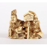 NETSUKE YOSHITSUNE UND BENKEI, Elfenbein, die beiden Helden sitzen in Rüstung nebeneinander und