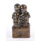 ROSENBERG, Erna, "Zwei Kinder - wichtiges Geheimnis", Bronze, H 14, verso signiert