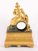 GEHÄUSE EINER FIGURENPENDULE, Bronze, vergoldet bzw. dunkelgrün patiniert, H 44, FRANKREICH, um