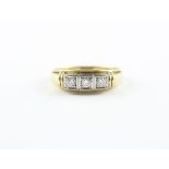 DAMENRING, 585/ooo Gelbgold, besetzt mit drei Diamanten von zusammen ca. 0,25 ct. RG 59, 3,2g