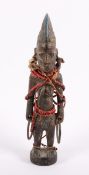 FIGUR IBEJI - YORUBA, Holz, Reste alter Bemalung, mit Muscheln behangen, zwei Metallösen,