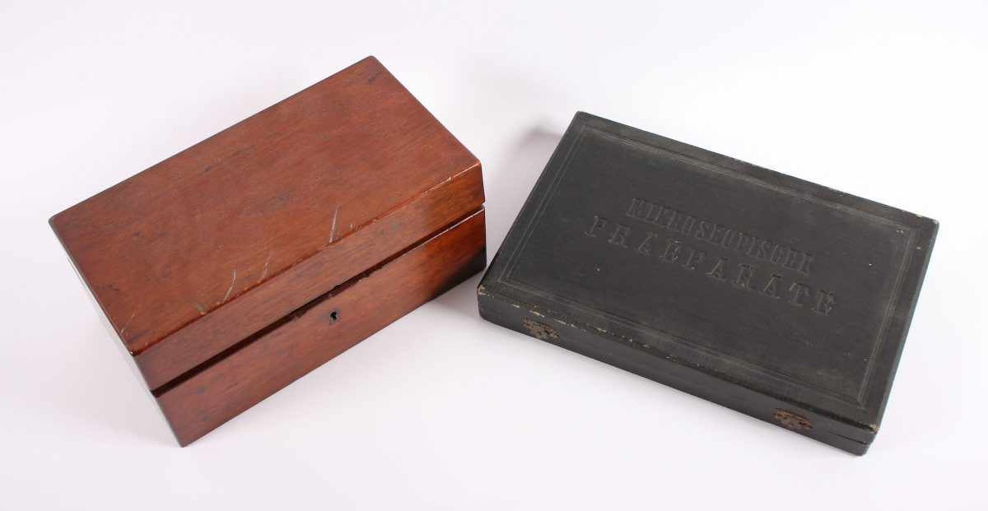 KLEINES MIKROSKOP, in Kasten, sowie Schachtel mit Leitz-Objekt-Präparaten, um 1900, LEITZ/WETZLAR - Bild 2 aus 2