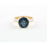 DAMENRING, 585/ooo Gelbgold, besetzt mit einem Blautopas "london blue" von ca. 3,97 ct. und