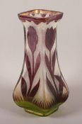 VASE, dickwandiges, farbloses Glas, violett überfangen, geätzt, poliert, Tulpendekor, mattiert, H