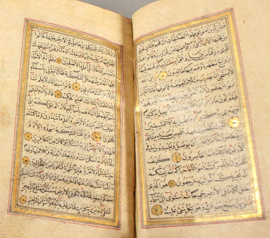 SELTENER KORAN, (QUR'AN) farbige Malerei auf Reispapier, arabische Schrift, kunstvoll verzierte - Image 3 of 3