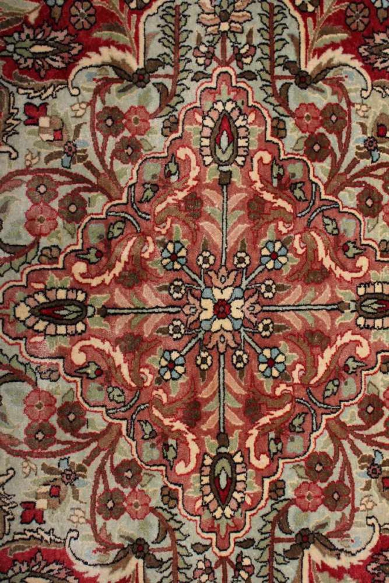 TEPPICH, Seiden-Kaschmir, Srinagar, Naturseide auf Baumwolle, 549 x 366, ca. 400.000 Knoten/qm, - Bild 3 aus 5