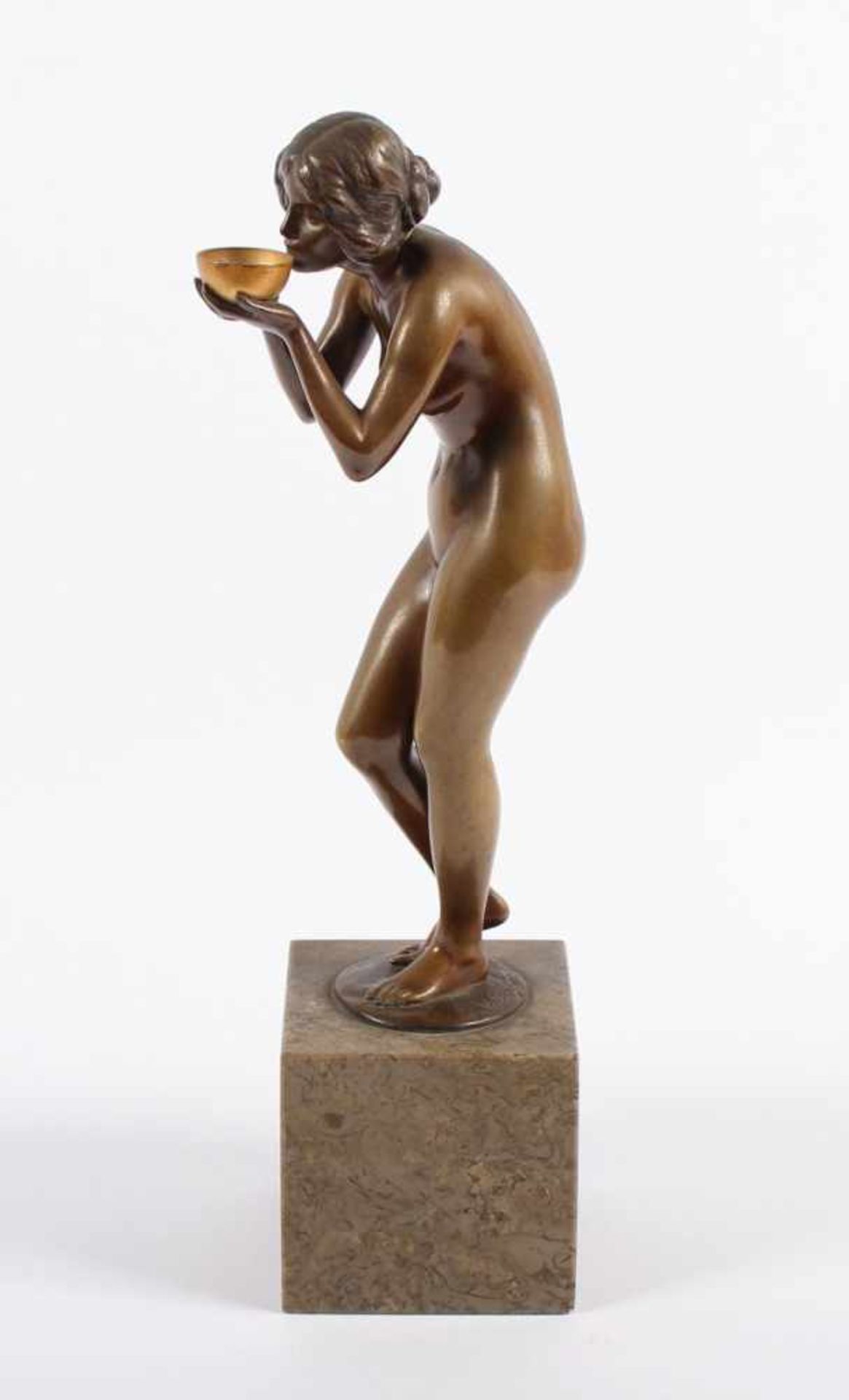 SEIFFERT, Victor, "Trinkende", Bronze, H 22,5, auf der Standfläche signiert sowie Gießerstempel - Bild 3 aus 5