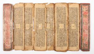 MANUSKRIPT, Tusche auf Papier, farbig gefasste Holzdeckel, L 24,5, NEPAL