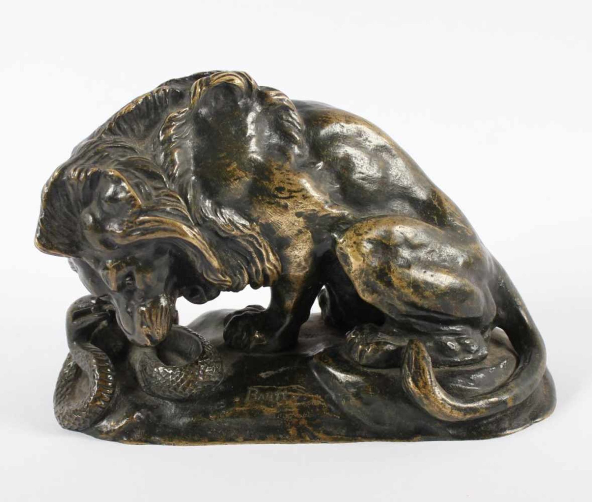 BARYE, Antoine Louis, nach, "Löwe mit einer Schlange kämpfend", Bronze, H 11, L 15, auf dem Sockel