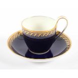 TASSE MIT UNTERTASSE, Form Campaner, Golddekor und -rand auf blauem Fond, H Tasse 6,5, KPM BERLIN,