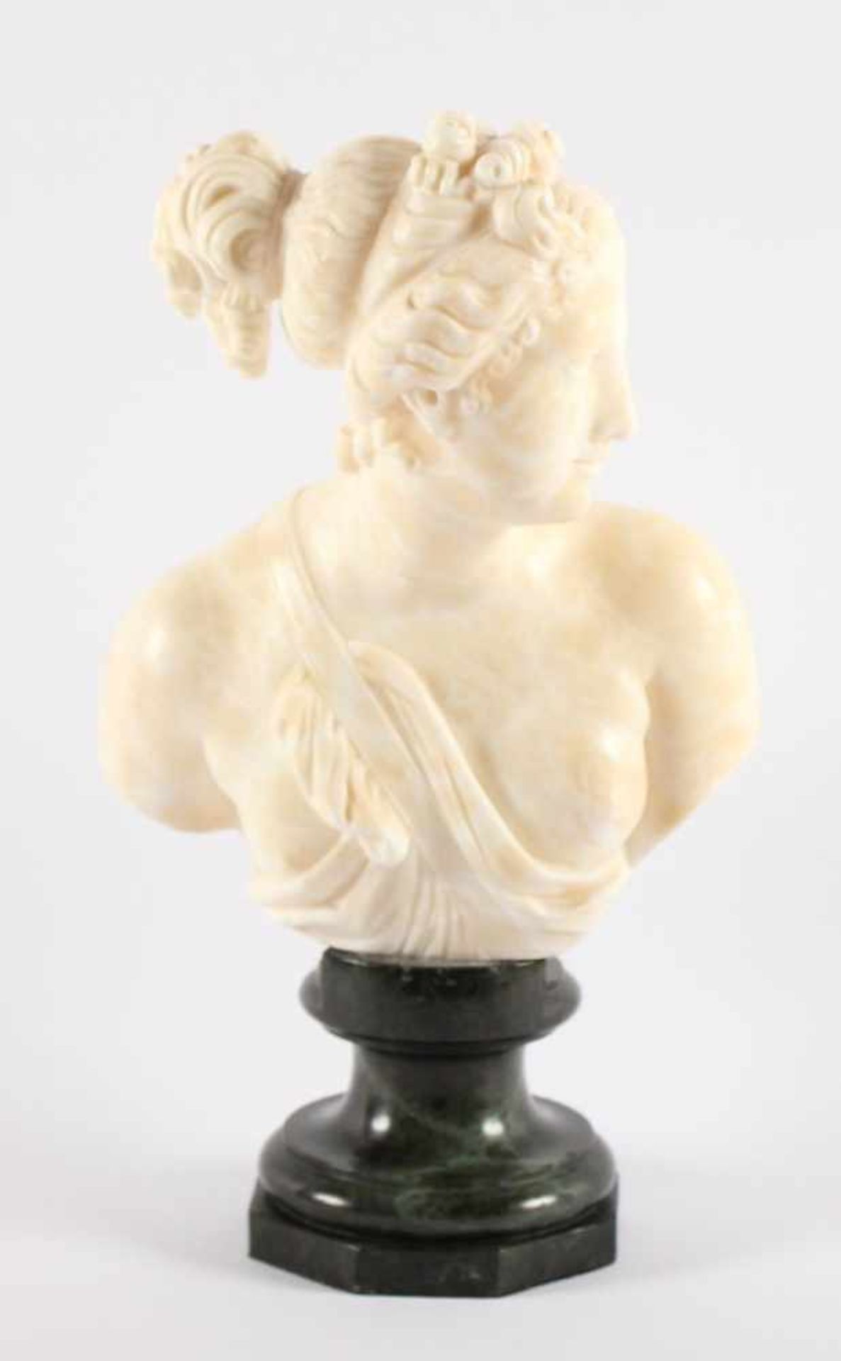 BÜSTE DER VENUS ITALICA, nach Canova, Alabaster, Gesamt-H 36, Marmorsockel, min.läs. - Image 2 of 4