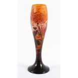 JUGENDSTIL-VASE, farbloses, satiniertes Glas, orange-roséfarben hinterfangen, in Brauntönen