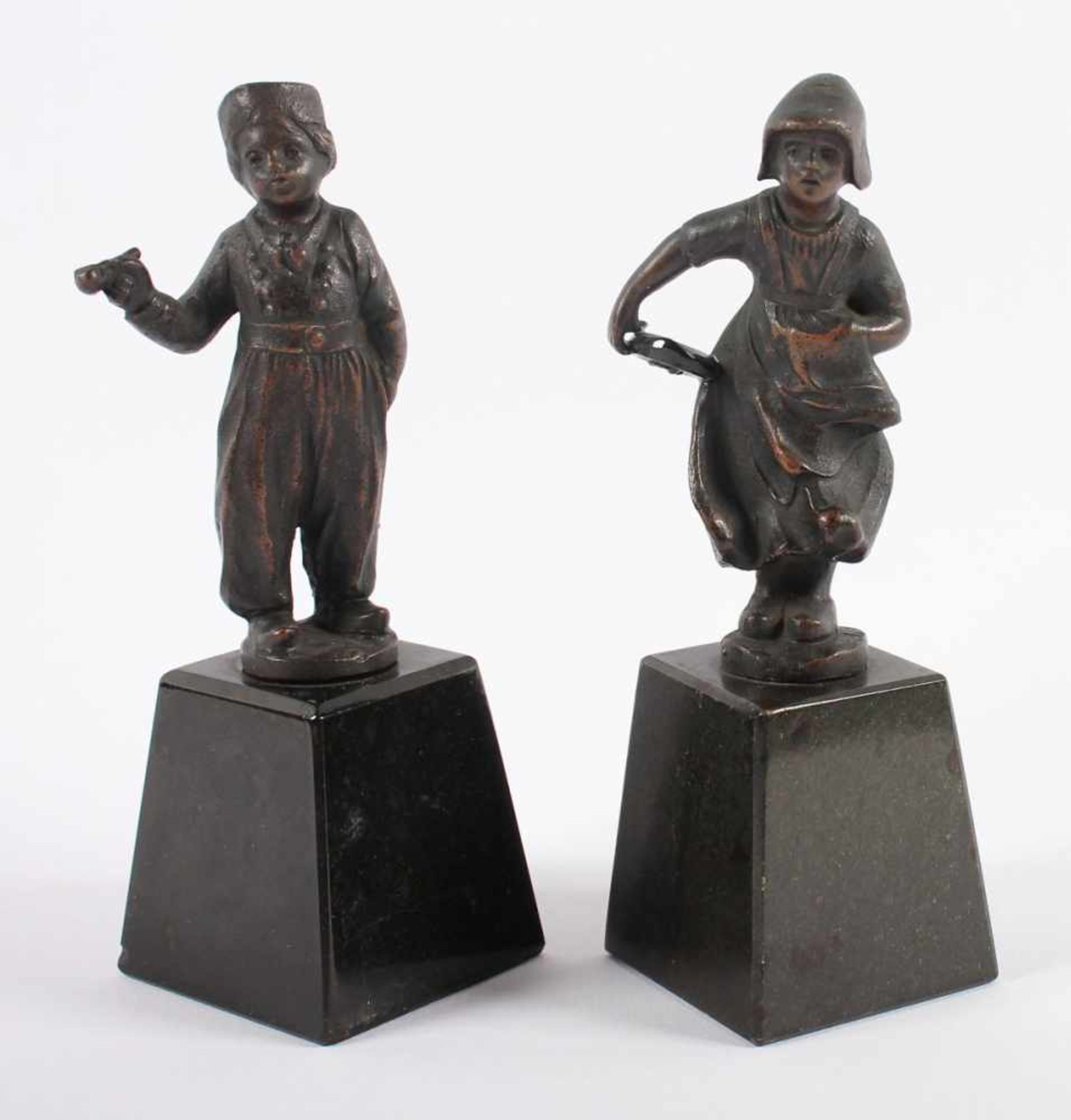 ZWEI KINDERFIGUREN, Bronze, H 9,5, Marmorsockel, DEUTSCH, E.19.Jh.