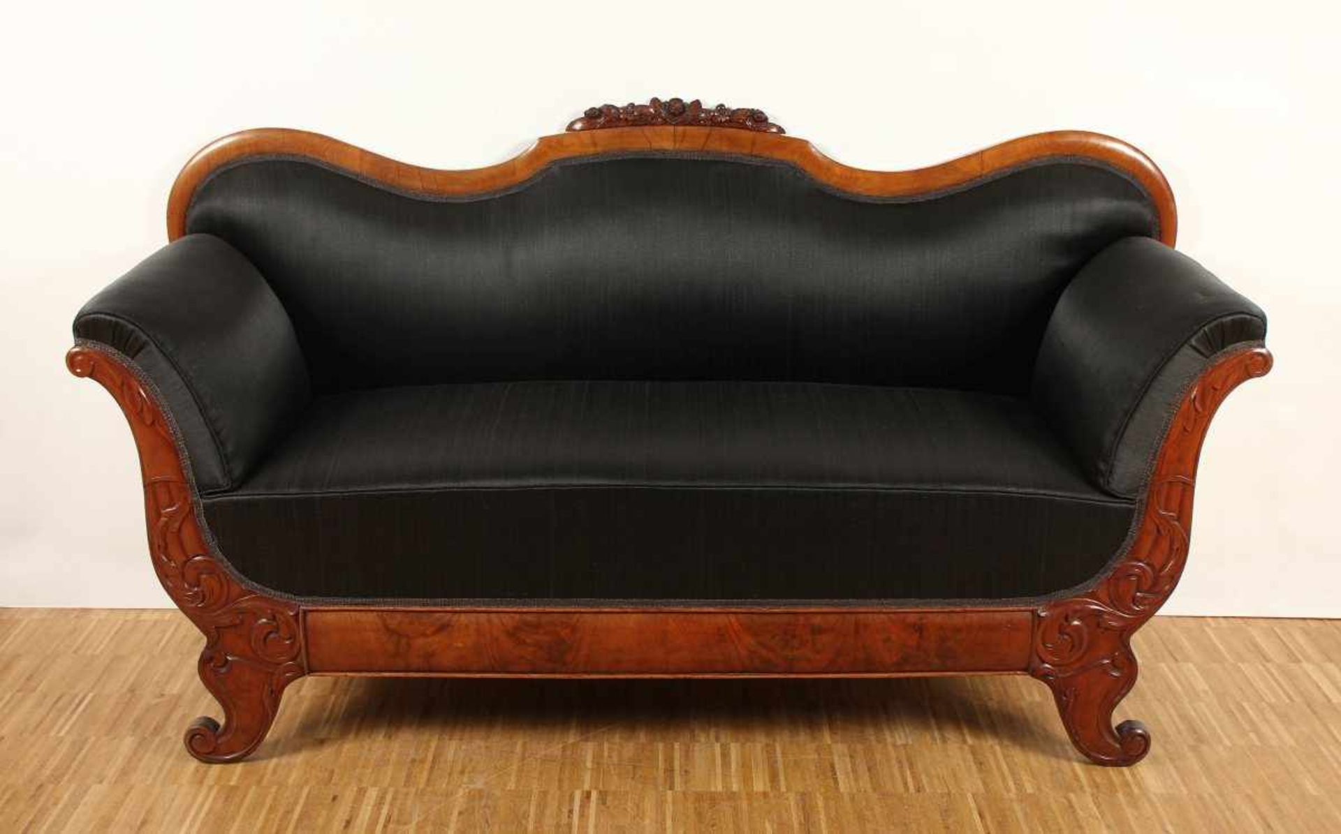 BIEDERMEIER-SOFA, Mahagoni, geschnitzt, Polsterung erneuert, Rosshaarbezug, H 99, B 184, T 63,