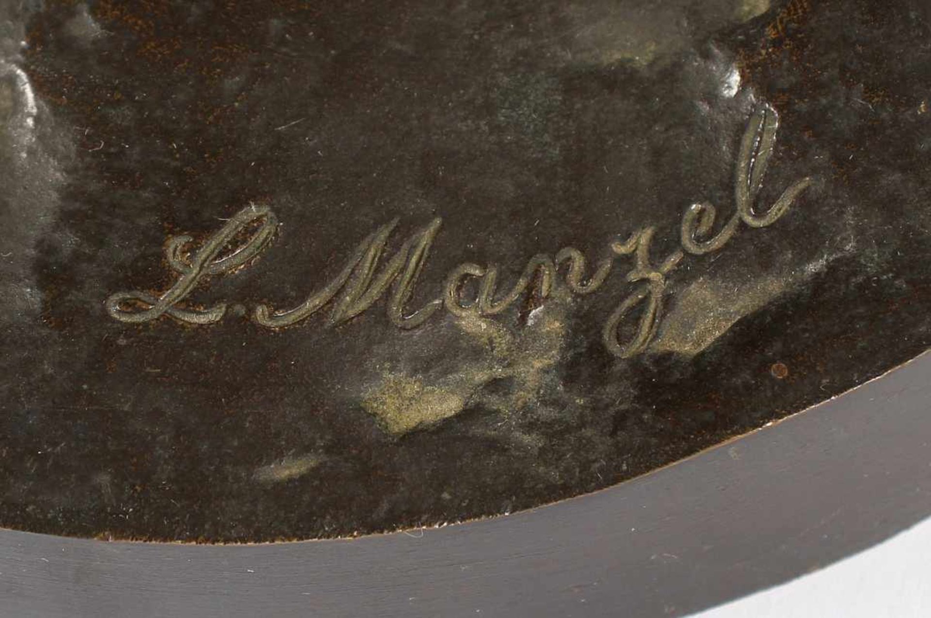 MANZEL, Ludwig (1858-1936), "Die Gärtnerin", Bronze, H 57, auf dem Sockel signiert, darauf - Bild 5 aus 5