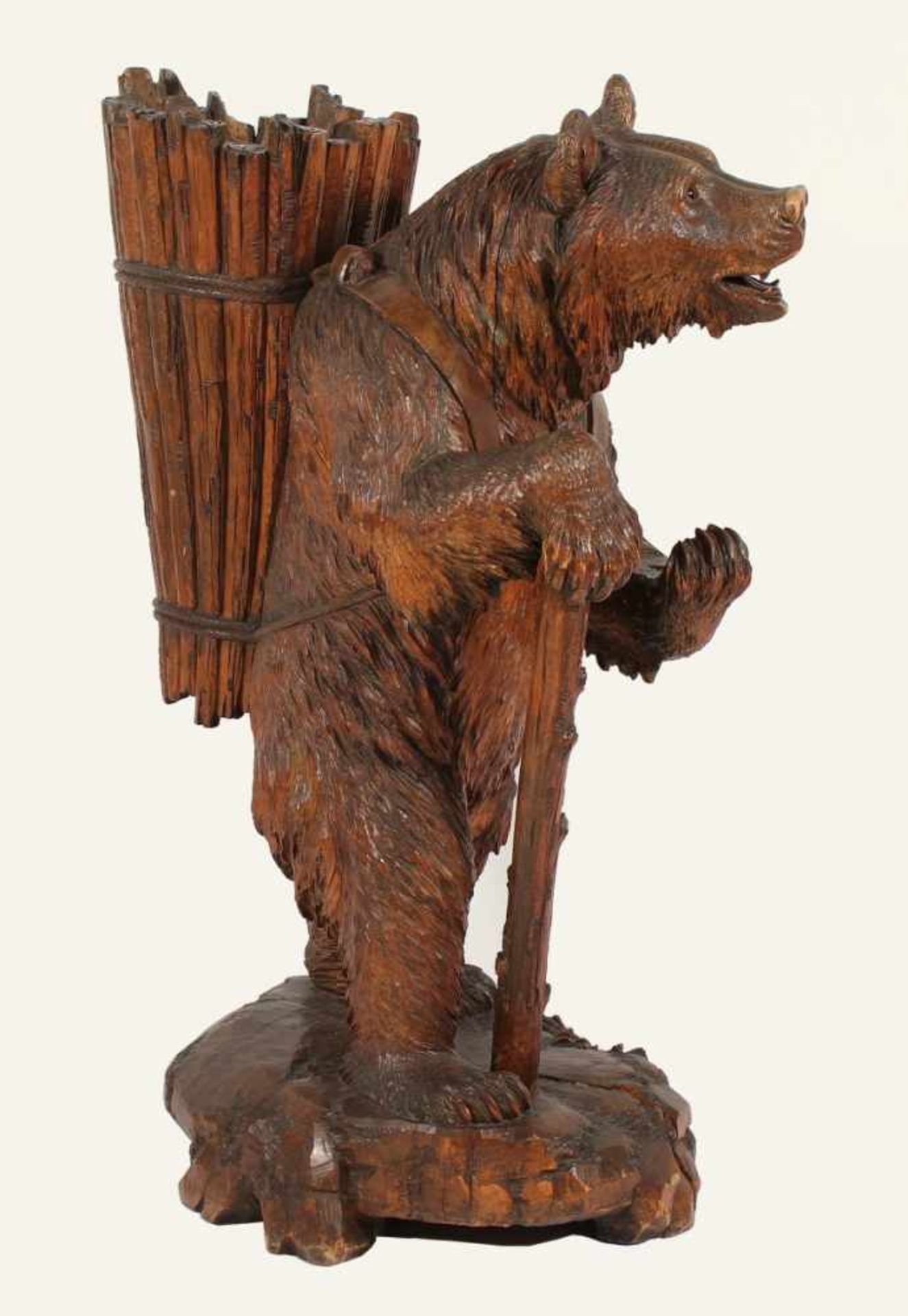 SEHR GROSSER BRIENZER BÄR, Holz, geschnitzt und dunkelbraun gebeizt, schreitender Bär mit Kiepe - Bild 3 aus 6
