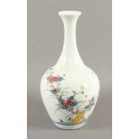 KAKIEMON-VASE, Porzellan, in Emailfarben und Unterglasurblau dekoriert, unterglasurblaue Bodenmarke,