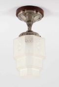 ART DECO-DECKENLAMPE, Metall, vernickelt, Schirm aus farblosem, satiniertem Glas, einflammig, H