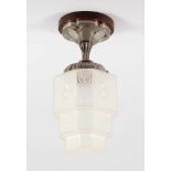 ART DECO-DECKENLAMPE, Metall, vernickelt, Schirm aus farblosem, satiniertem Glas, einflammig, H