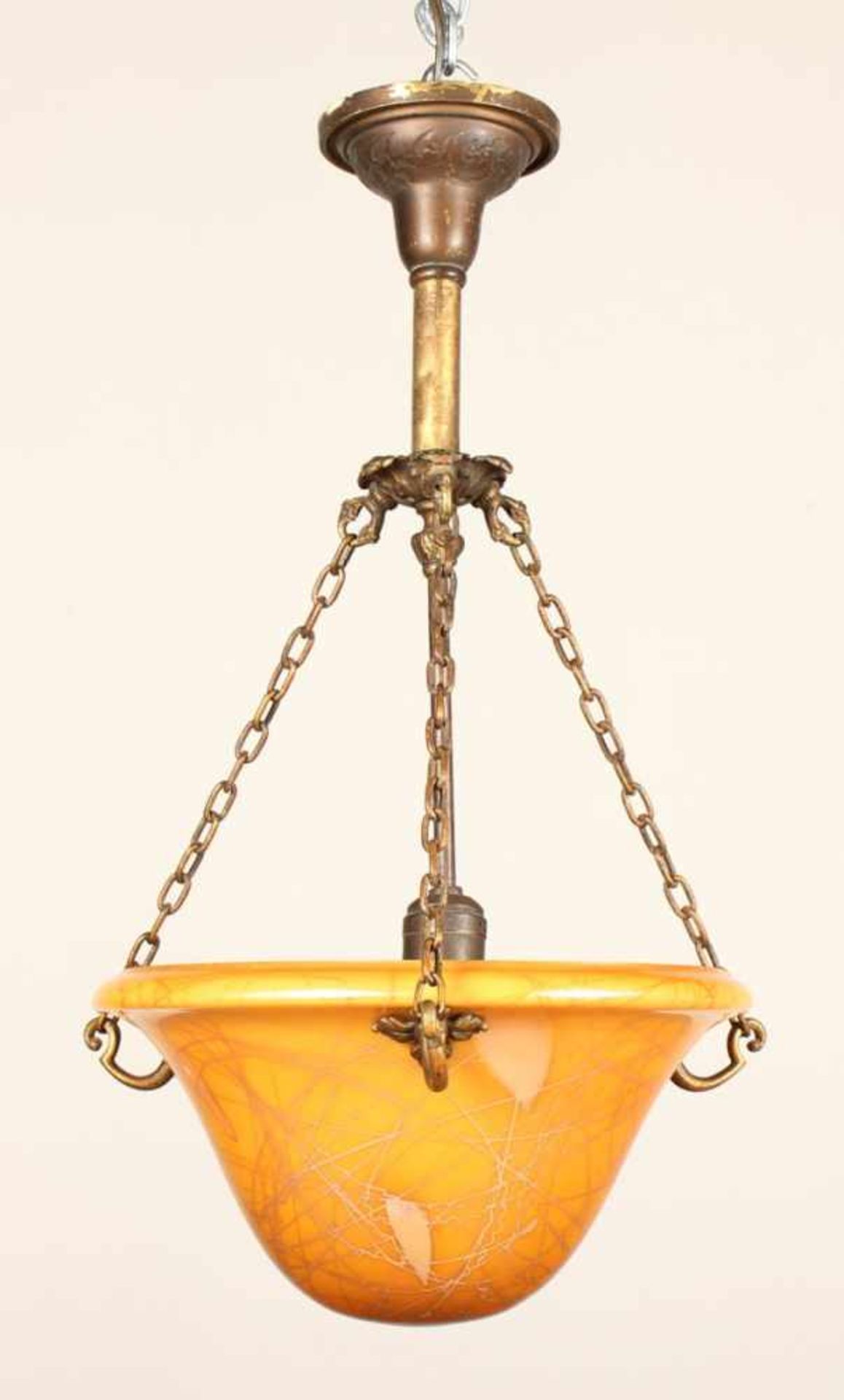 DECKENLAMPE, einflammig, Bronze/Messing, Schirm aus Milchglas mit polychromem Überfang, H 60, USA,