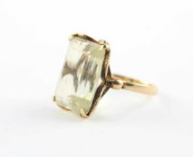 DAMENRING, Gelbgold, besetzt mit einem Citrin im Emerald-Cut von ca. 12,7 ct., RG 55, 6,8g, M.20.