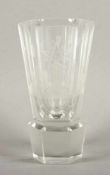 LOGENGLAS, sog. "Freimaurerkanone", farbloses Glas, umlaufend Freimaurersymbole in Mattschnitt,