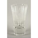 LOGENGLAS, sog. "Freimaurerkanone", farbloses Glas, umlaufend Freimaurersymbole in Mattschnitt,