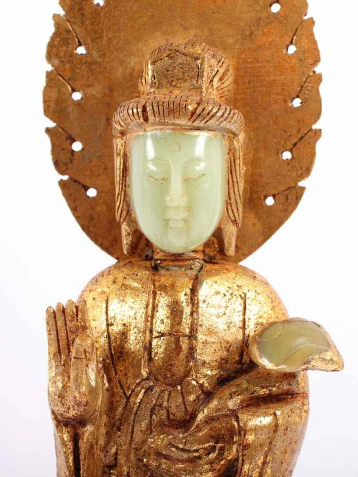 GUANYIN, Jadeit, vergoldet, Gesicht und Zepterkopf frei, H 34, min.besch., CHINA - Bild 2 aus 5