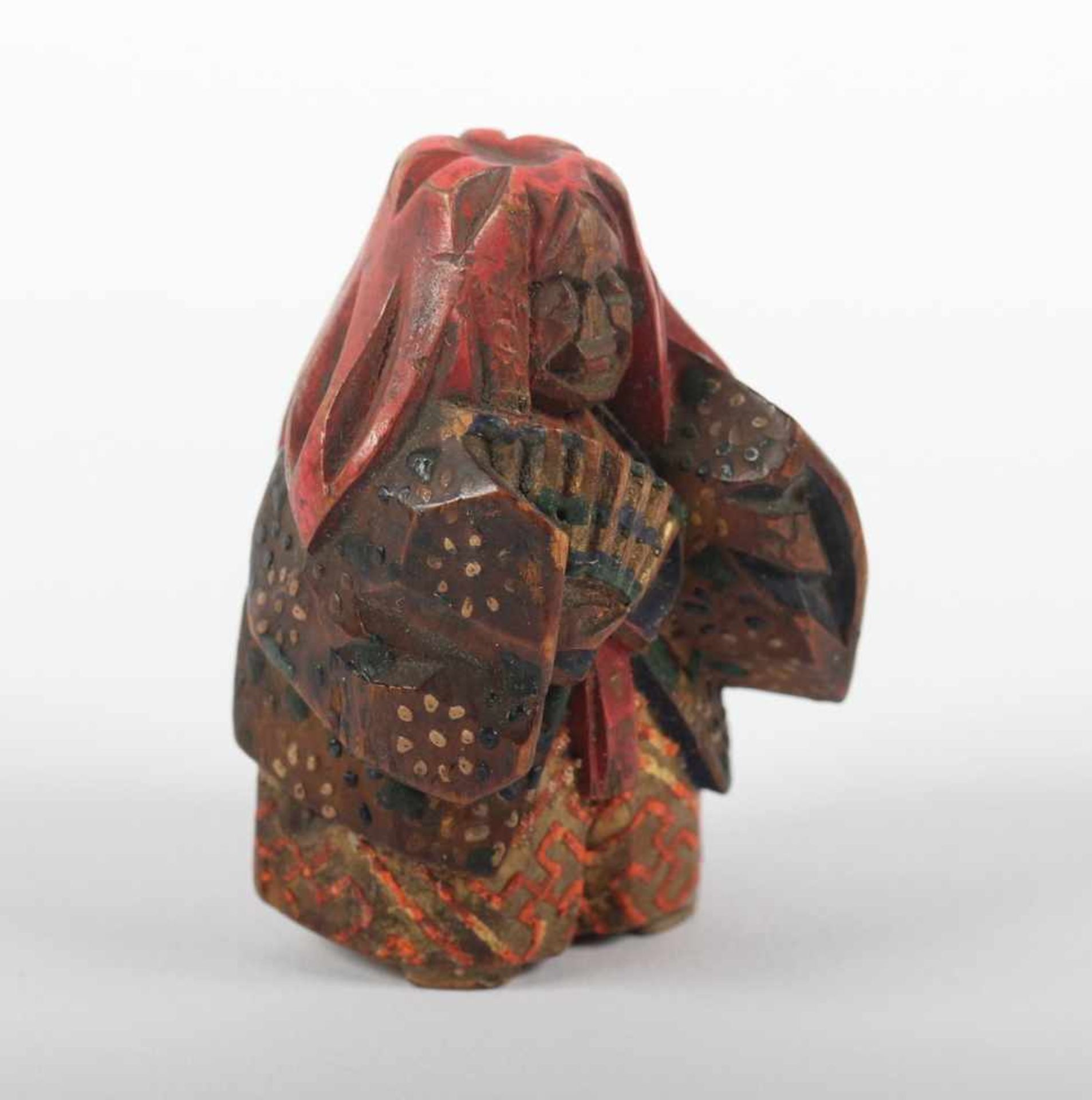 NETSUKE NÔ-TÄNZER, Holz, farbig gefasst, Tänzer mit Maske und roten Haaren in der Rolle des Shôjô, H - Bild 2 aus 5