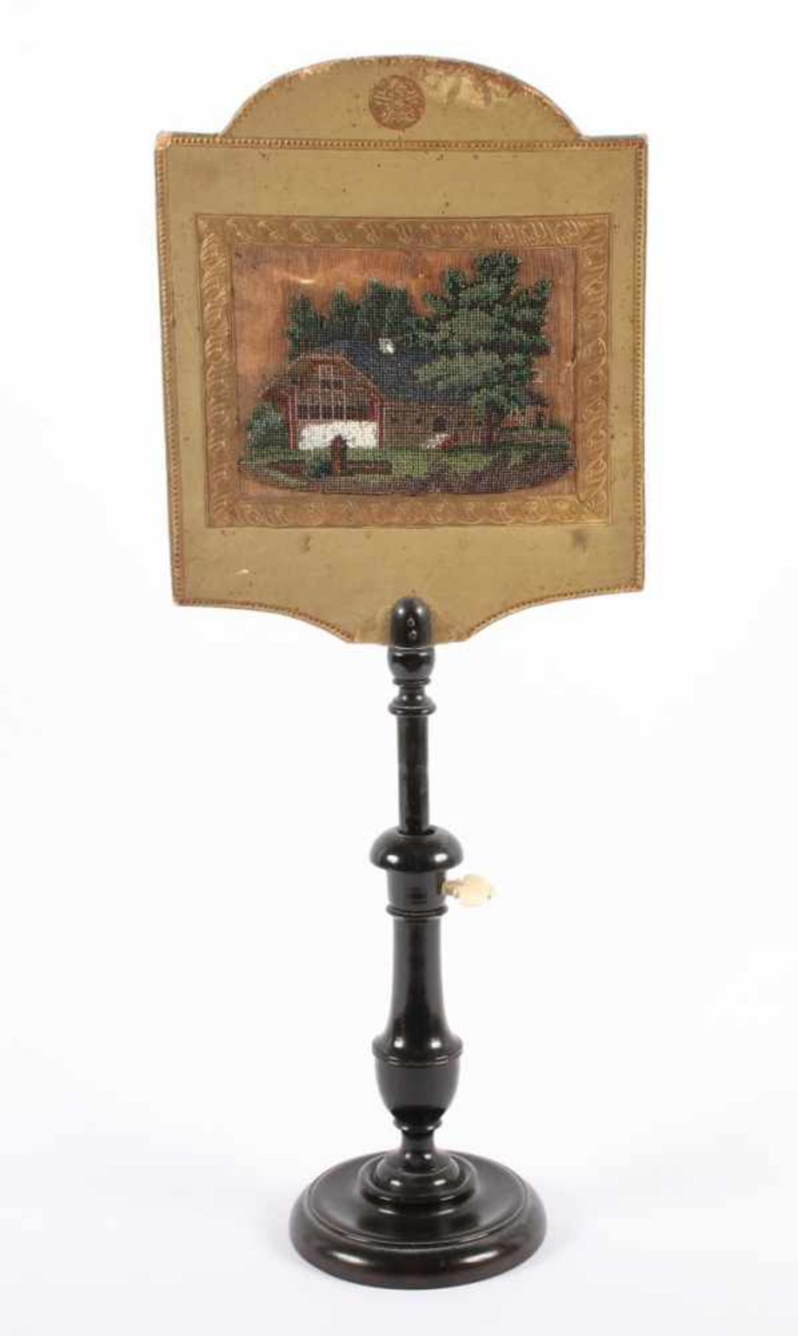 SICHTSCHIRM, Pappmaché mit polychromer Perlstickerei, ebonisiertes Holz, Bein, H 49,5, min.besch.,