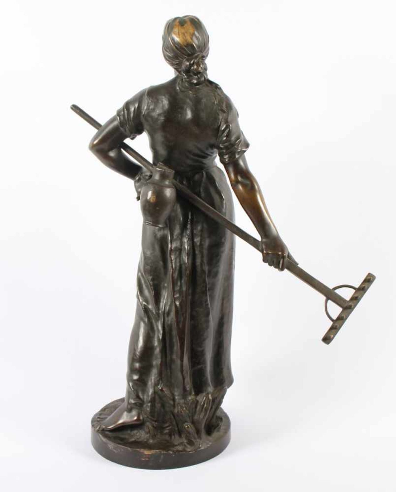 MANZEL, Ludwig (1858-1936), "Die Gärtnerin", Bronze, H 57, auf dem Sockel signiert, darauf - Bild 4 aus 5