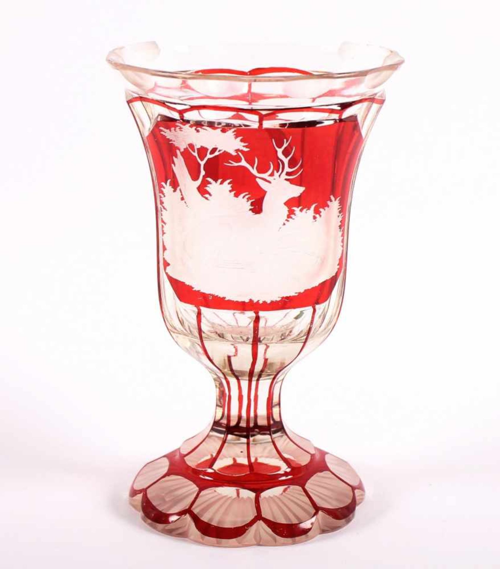POKALGLAS, farbloses Glas, partiell rubiniert, schauseitig Darstellung eines Hirsches in