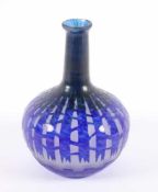 ART DECO-VASE, farbloses Glas, Überfang mit gelben und kobaltblauen Pulvereinschmelzungen,