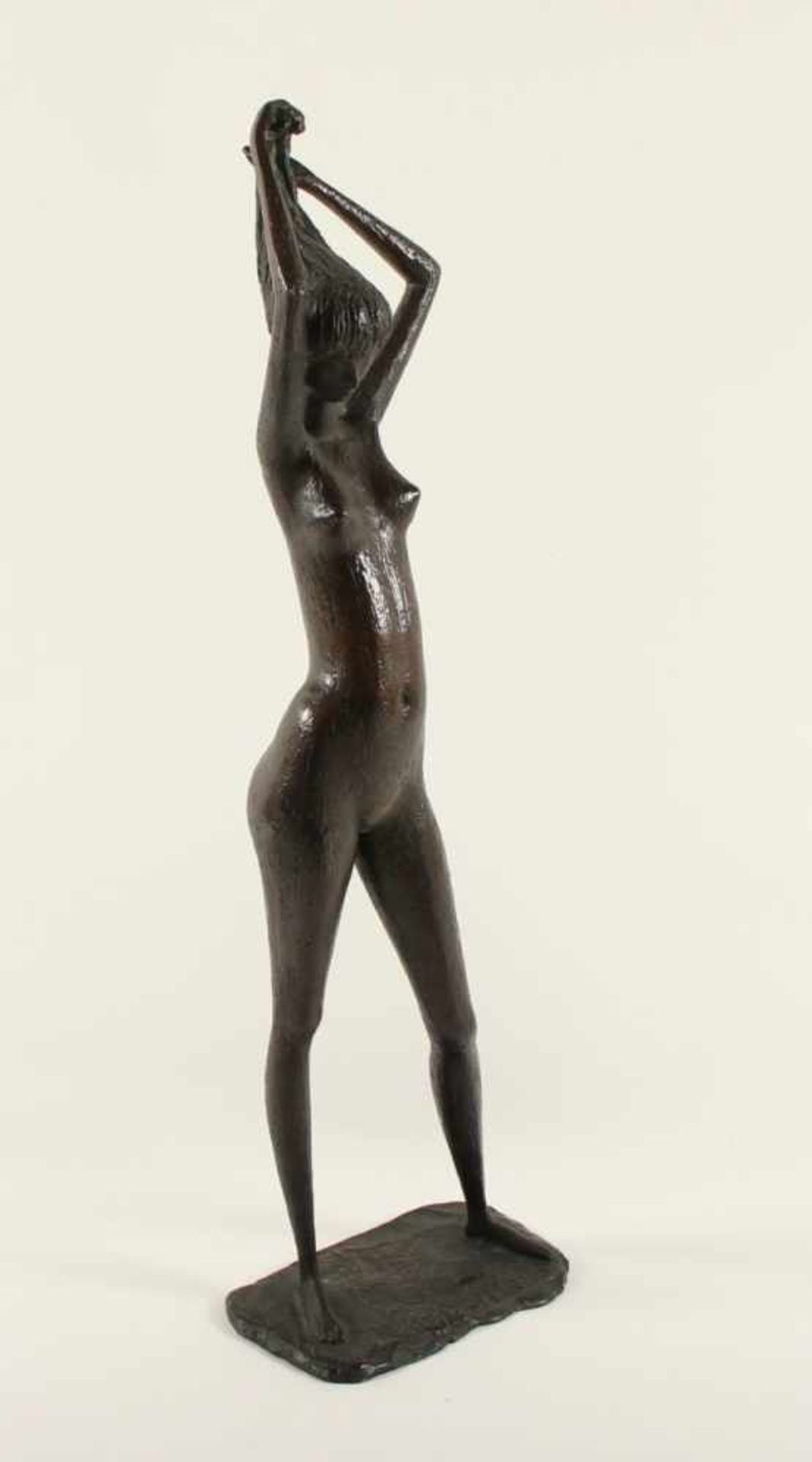 NEUHAUS, Giselher, "Frauenakt", Bronze, H 81, auf dem Sockel signiert - Bild 2 aus 4